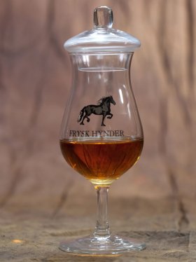 Frysk Hynder whiskyglas met glazen dekseltje