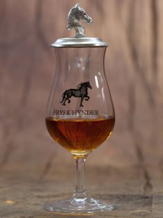 Frysk Hynder whiskyglas met tinnen dekseltje